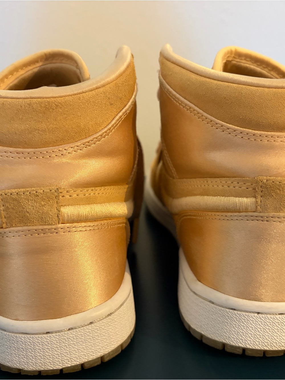 Jordan 1 High Season of Her - Ice Peach - Picture 4 of 7